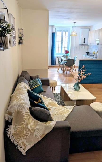 Spacieux Et Charmant Appartement De 47 M2 Charleville-Mezieres Bagian luar foto