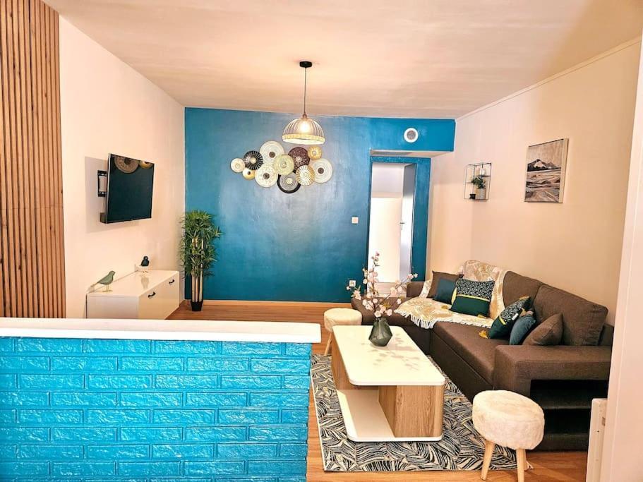 Spacieux Et Charmant Appartement De 47 M2 Charleville-Mezieres Bagian luar foto