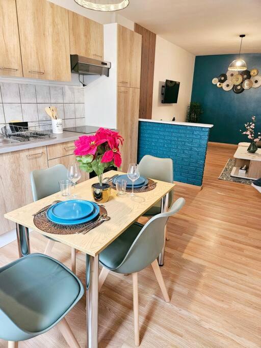 Spacieux Et Charmant Appartement De 47 M2 Charleville-Mezieres Bagian luar foto